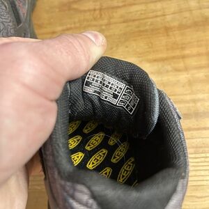 Boys/ Toddler Keen Hiking Boots Size 8